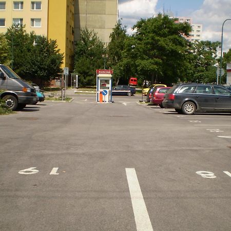Hotel Dominika Братислава Екстериор снимка