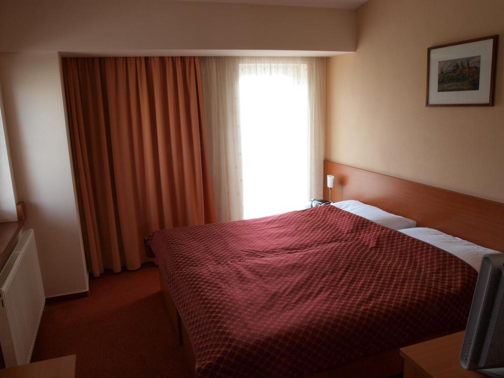 Hotel Dominika Братислава Стая снимка