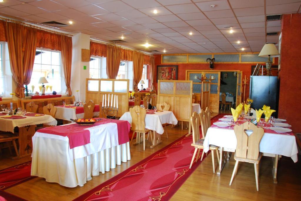 Hotel Dominika Братислава Екстериор снимка