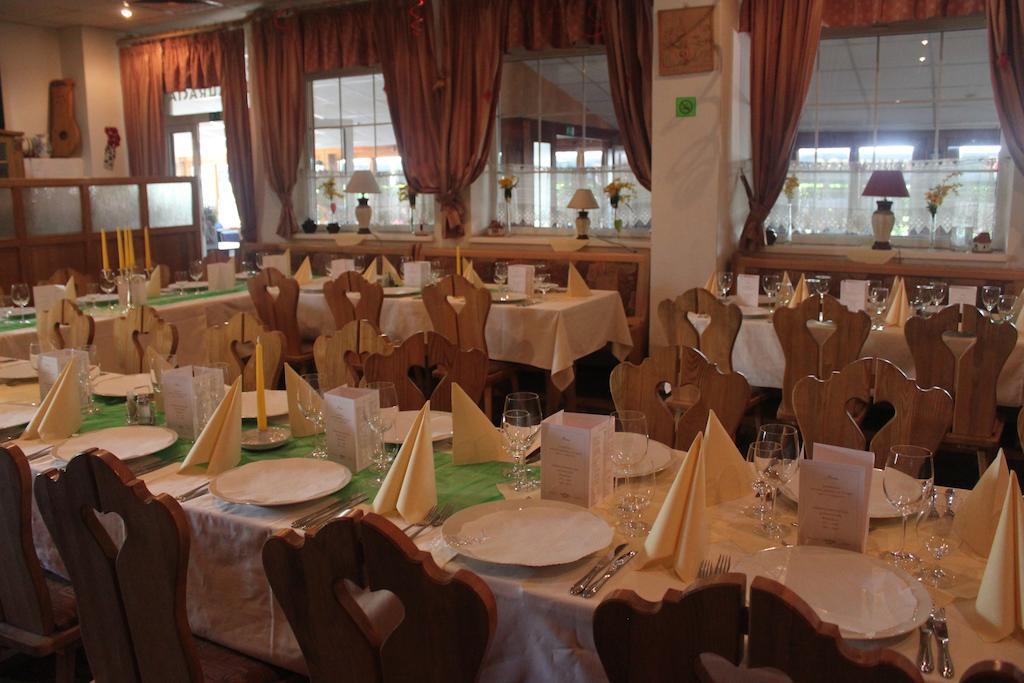 Hotel Dominika Братислава Екстериор снимка